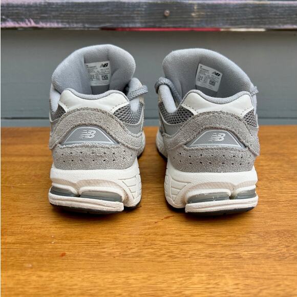 New Balance 2002R Toddler Sneakers Gray Silver Mesh Suede Size 1 - Picture 2 of 8